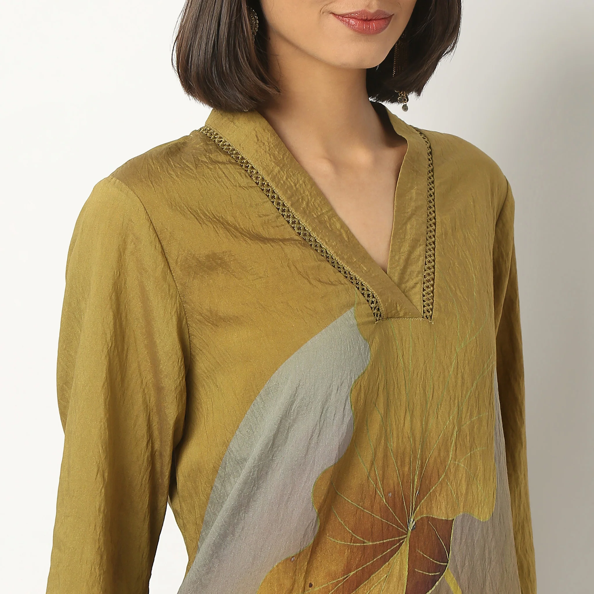V-Neck Printed Kurta With Pant Set - Image 4