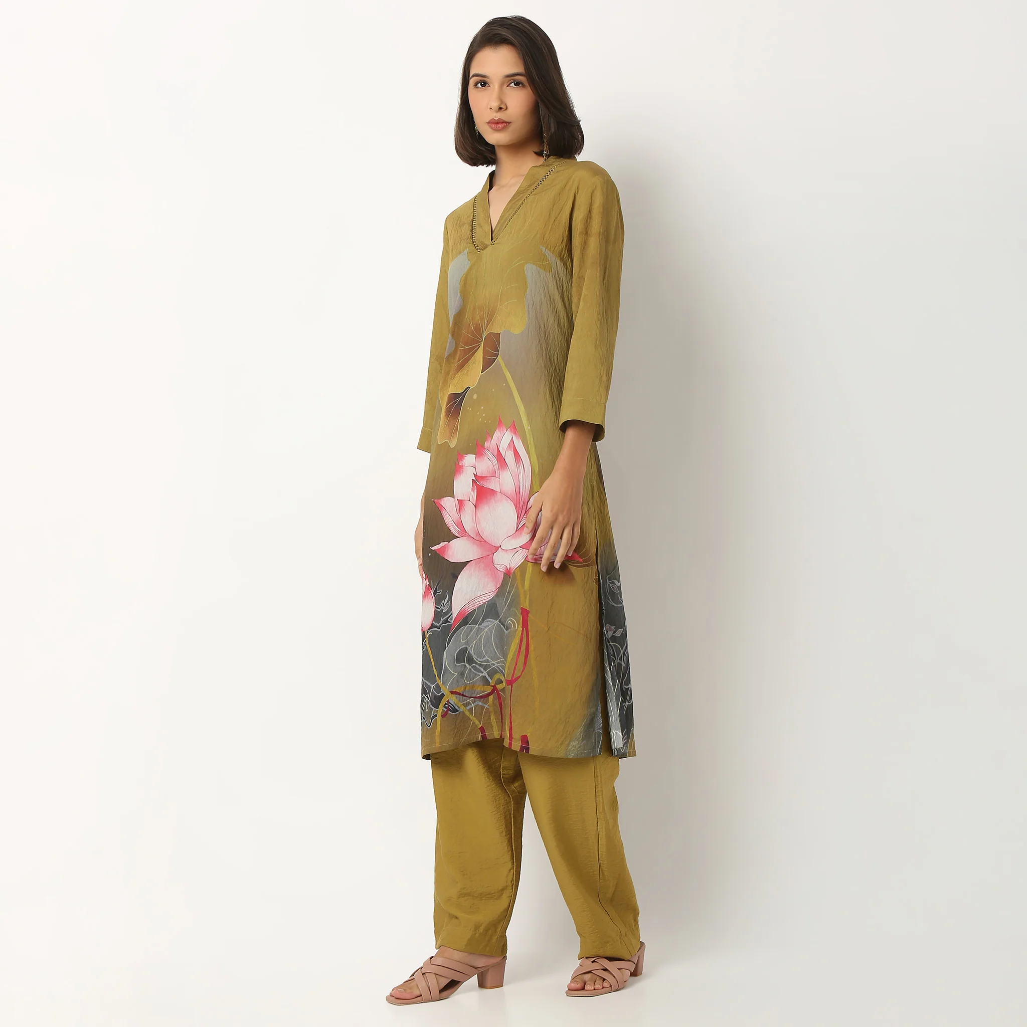 V-Neck Printed Kurta With Pant Set - Image 5