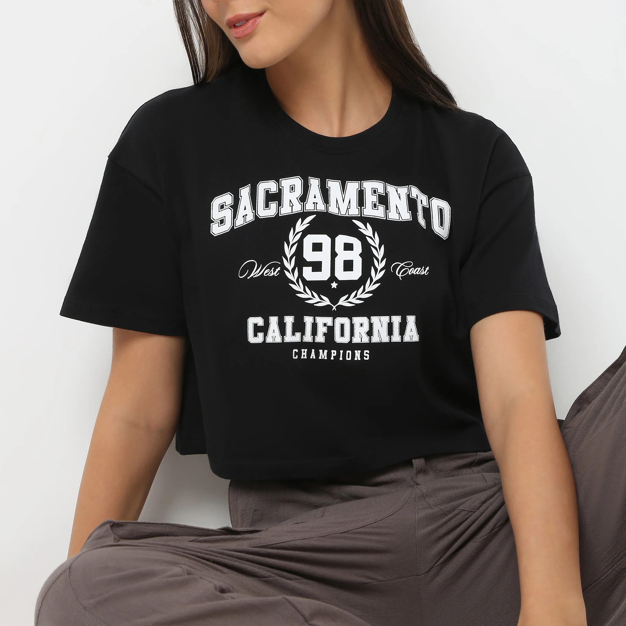 Round Neck Half Sleeve Boxy Fit Graphic Crop T-Shirt - Image 4