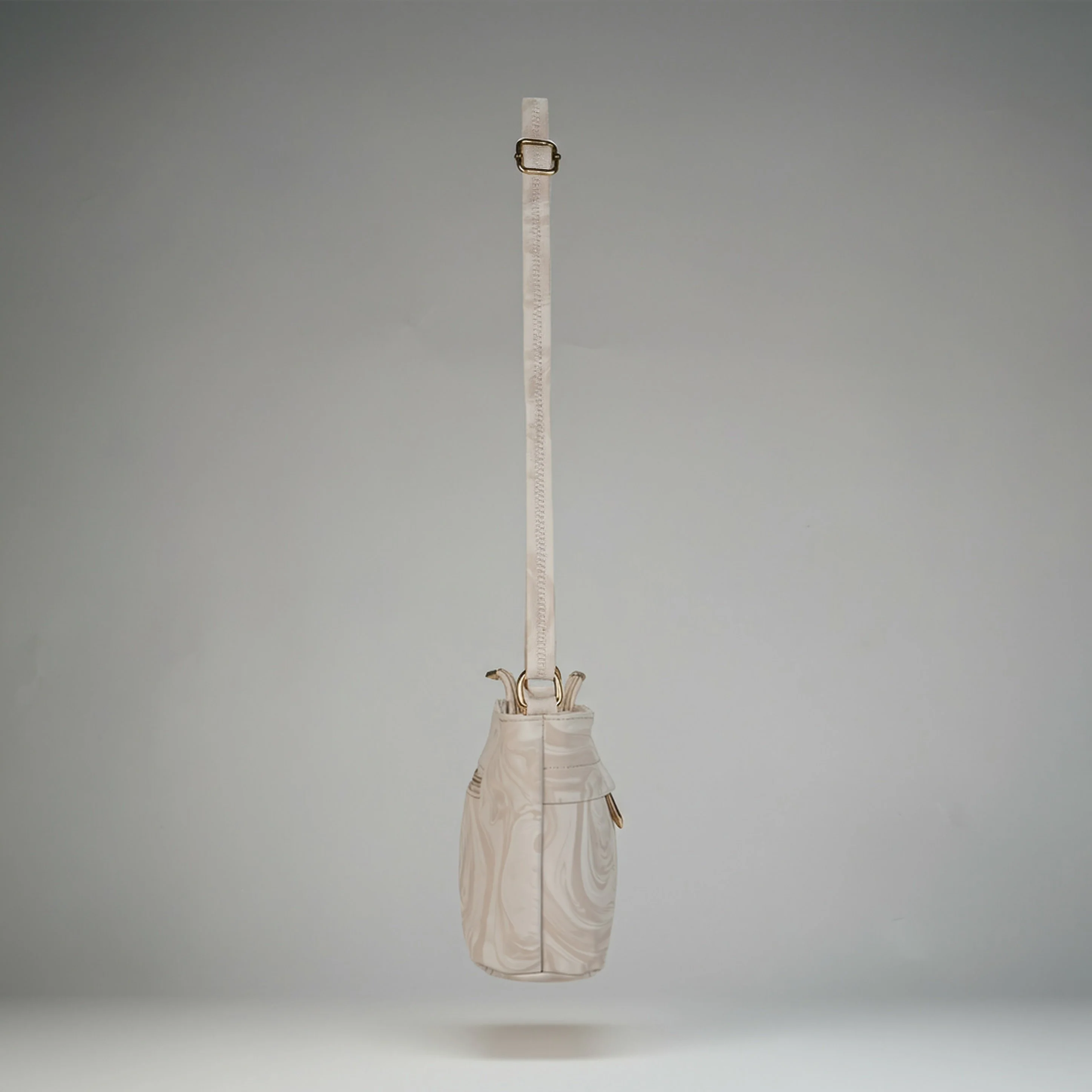 Women Solid Sling Bag - Image 15