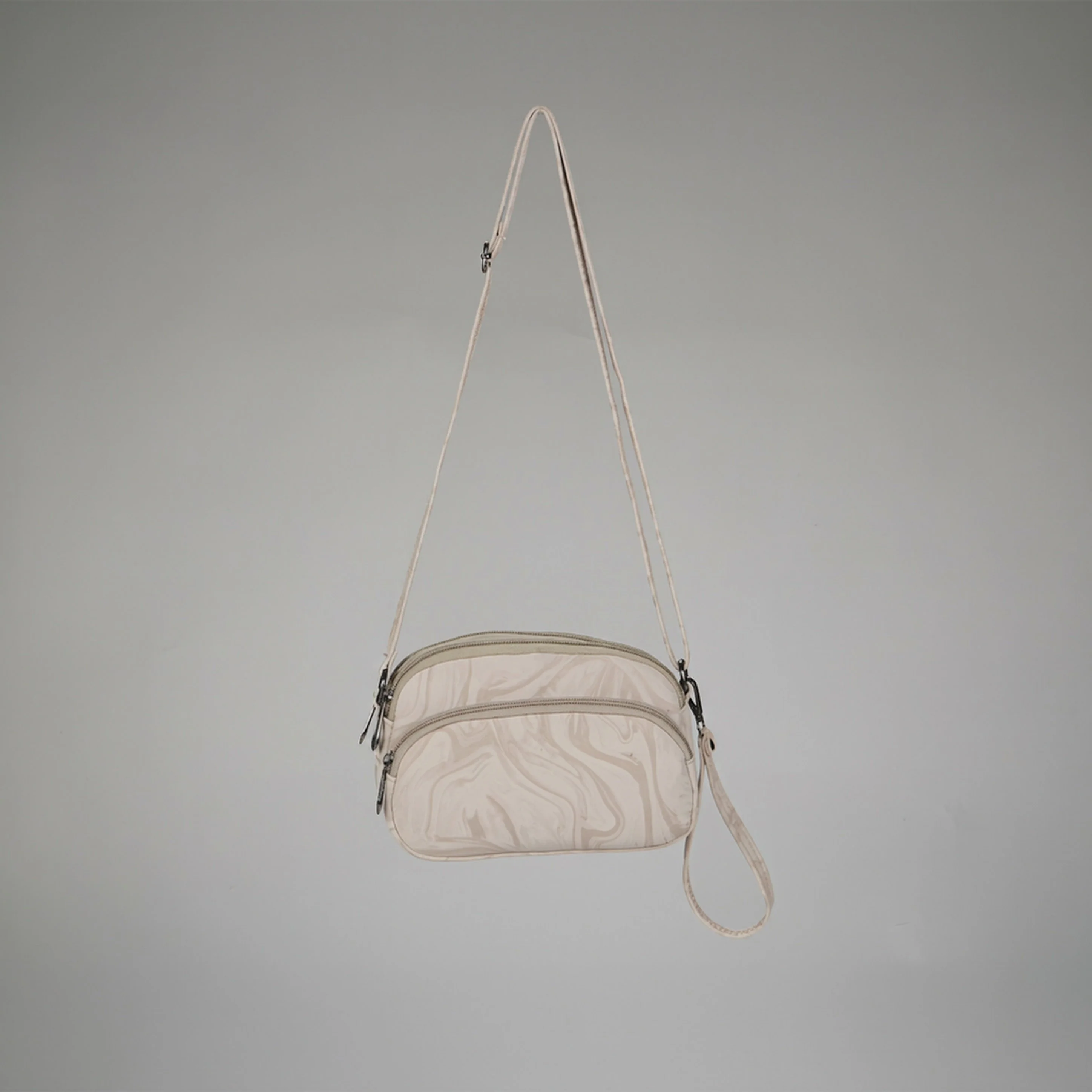 Women Solid Sling Bag - Image 13