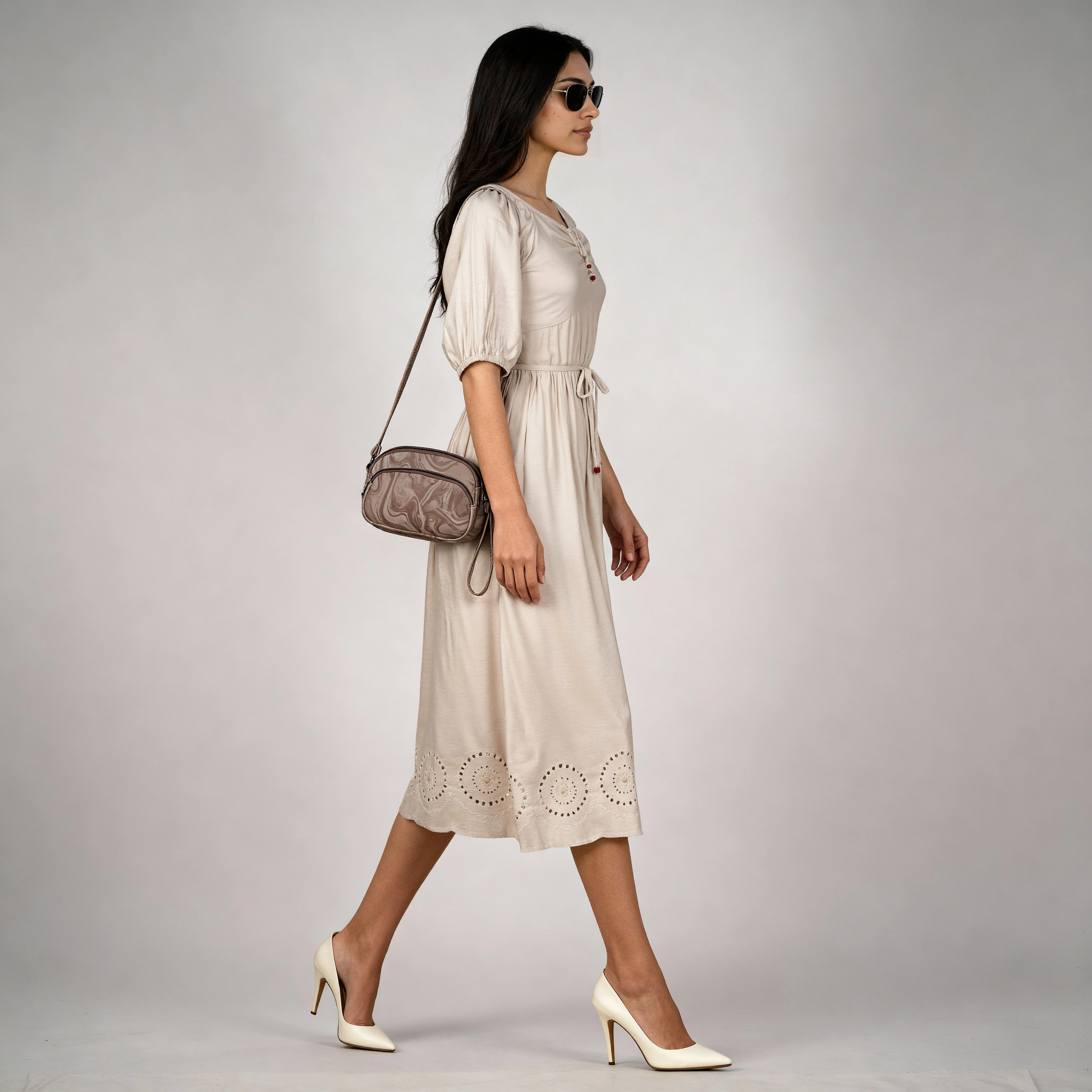 Women Solid Sling Bag - Image 2