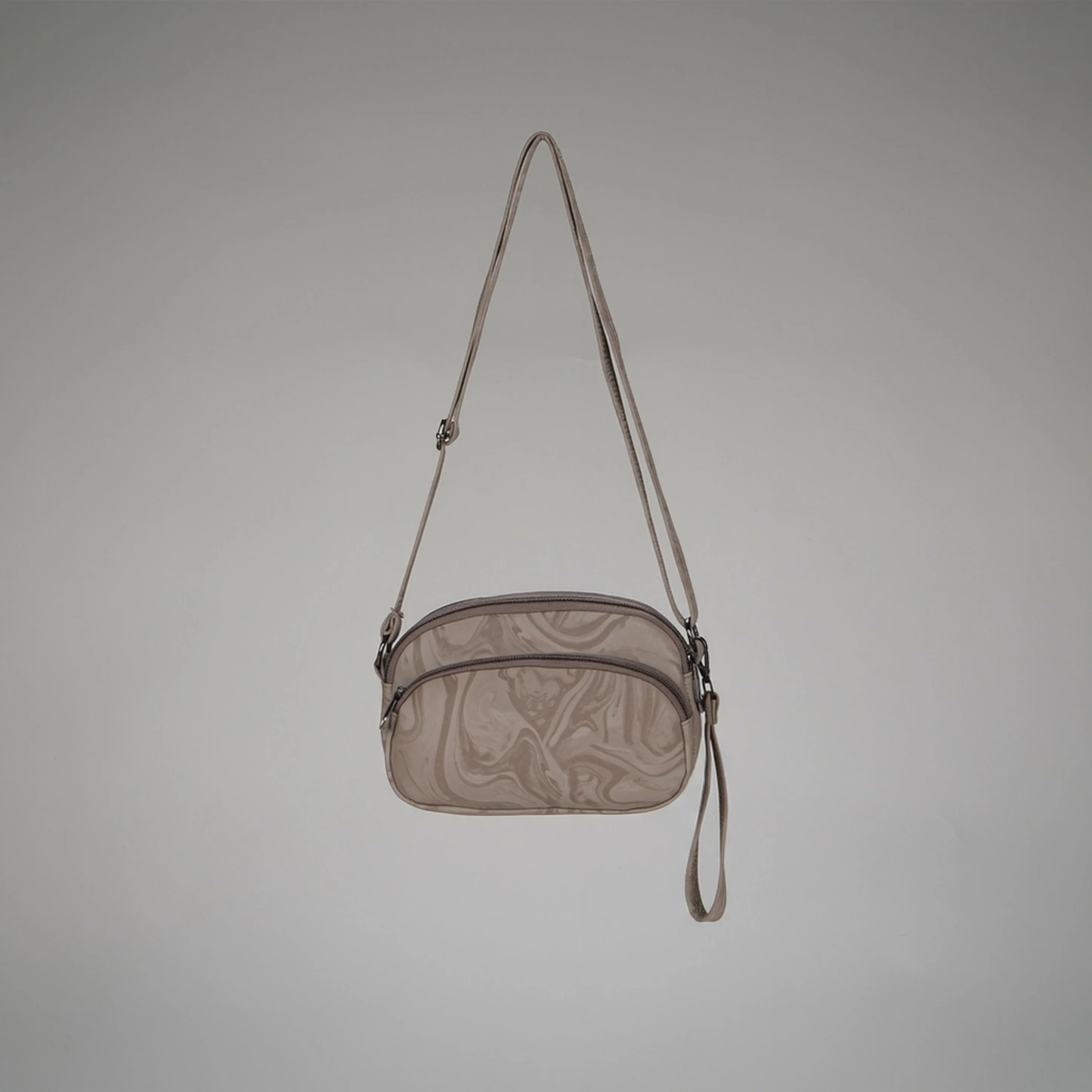 Women Solid Sling Bag - Image 4