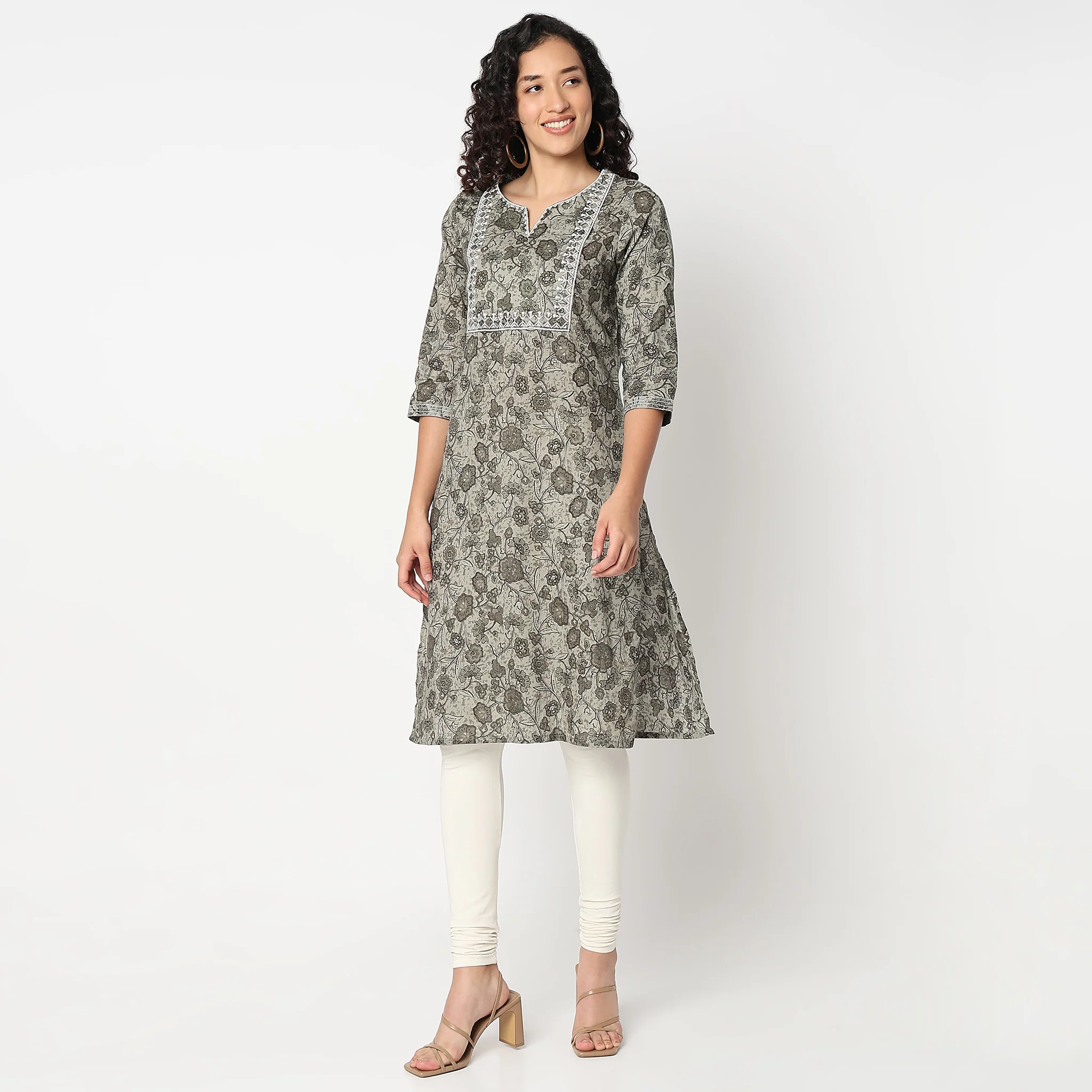 Yoke Printed Knee Length Straight Kurta - Image 5